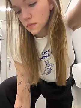 Snapshot of StreetSquirt chatting on March 3, 2026, 3:46 am StreetSquirt online show from March 3, 2026, 3:46 am