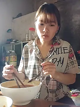 Snapshot of Queen-love45 chatting on February 24, 2026, 5:19 am Queen-love45 online show from February 24, 2026, 5:19 am