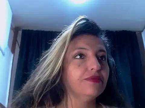 Snapshot of KENDRA-HONEY chatting on February 17, 2026, 1:08 pm KENDRA-HONEY online show from February 17, 2026, 1:08 pm