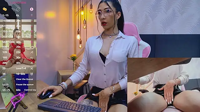 Snapshot of kylliefox_ chatting on April 25, 2026, 1:36 pm kylliefox online show from April 25, 2026, 1:36 pm
