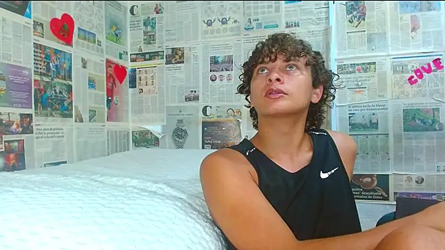 arielnoir6958 online show from February 18, 2026, 8:27 pm