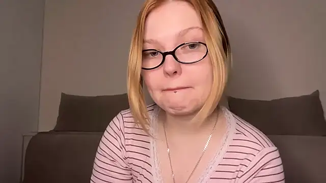 Snapshot of Ophelia_Ritz chatting on April 30, 2026, 8:16 pm Ophelia Ritz online show from April 30, 2026, 8:16 pm
