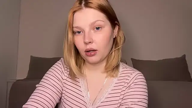 Snapshot of Ophelia_Ritz chatting on May 6, 2026, 10:03 pm Ophelia Ritz online show from May 6, 2026, 10:03 pm