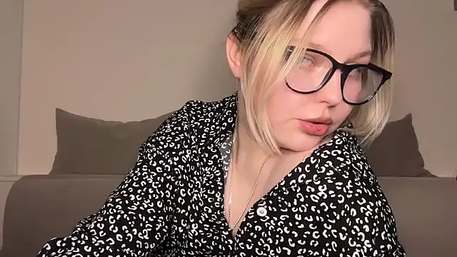 Ophelia Ritz online show from March 5, 2026, 9:22 pm