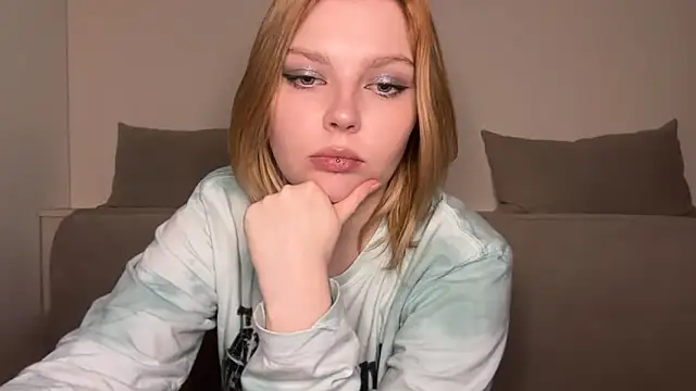 Snapshot of Ophelia_Ritz chatting on April 29, 2026, 8:04 pm Ophelia Ritz online show from April 29, 2026, 8:04 pm