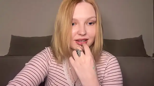 Snapshot of Ophelia_Ritz chatting on May 15, 2026, 9:13 pm Ophelia Ritz online show from May 15, 2026, 9:13 pm