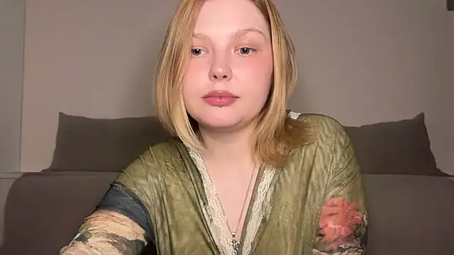 Snapshot of Ophelia_Ritz chatting on May 13, 2026, 10:28 pm Ophelia Ritz online show from May 13, 2026, 10:28 pm