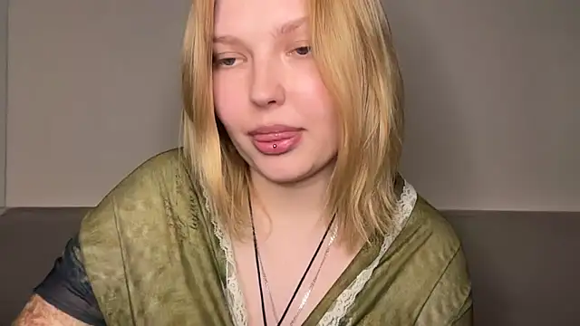 Snapshot of Ophelia_Ritz chatting on May 29, 2026, 8:37 pm Ophelia Ritz online show from May 29, 2026, 8:37 pm