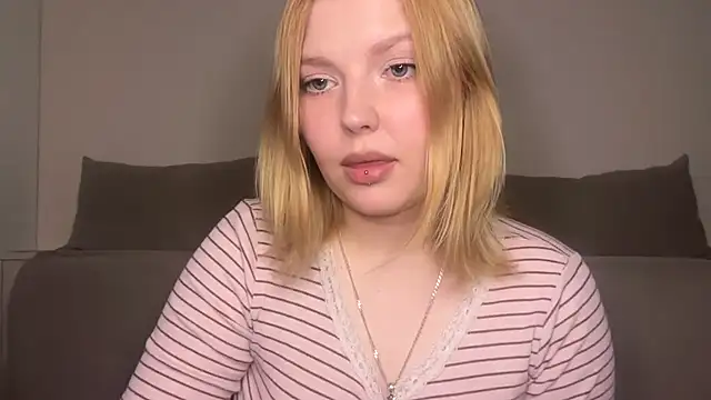 Snapshot of Ophelia_Ritz chatting on May 24, 2026, 9:47 pm Ophelia Ritz online show from May 24, 2026, 9:47 pm