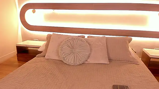 Sienna brunette online show from February 9, 2026, 12:25 pm