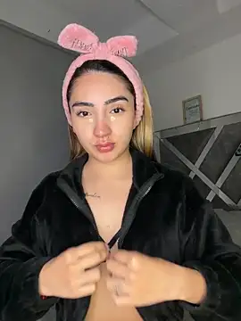 Snapshot of KimCollinss chatting on February 6, 2026, 3:57 am KimCollinss online show from February 6, 2026, 3:57 am