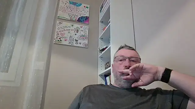 doudou310 online show from March 6, 2026, 4:51 am