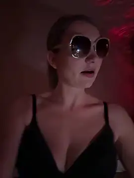 hottogetherNL online show from February 19, 2026, 8:50 pm