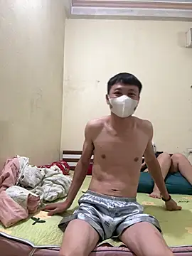 Snapshot of holl110 chatting on February 28, 2026, 12:38 pm holl110 online show from February 28, 2026, 12:38 pm