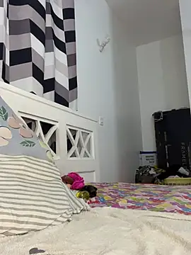 SluttyEll online show from February 11, 2026, 2:11 am