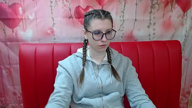 LilianaShine online show from April 1, 2026, 5:09 am