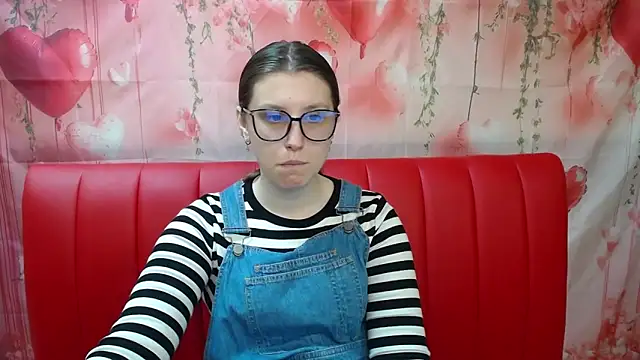 Snapshot of LilianaShine chatting on May 14, 2026, 5:15 am LilianaShine online show from May 14, 2026, 5:15 am