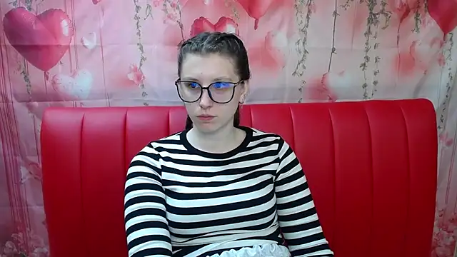 Snapshot of LilianaShine chatting on April 28, 2026, 5:12 am LilianaShine online show from April 28, 2026, 5:12 am