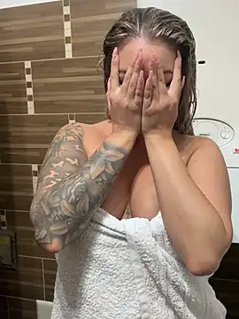 sexybatwomen33 online show from May 13, 2026, 6:42 am