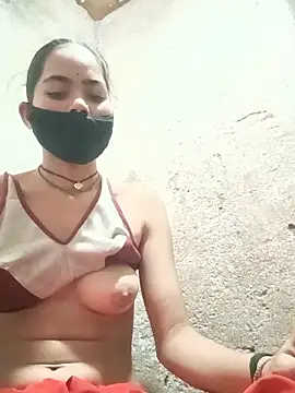 Snapshot of Sunali_Bendre chatting on May 19, 2026, 1:56 am Sunali Bendre online show from May 19, 2026, 1:56 am