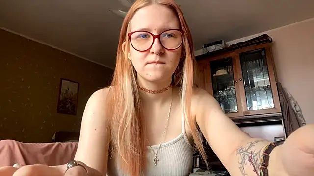 LaureenVielma online show from March 11, 2026, 7:13 am