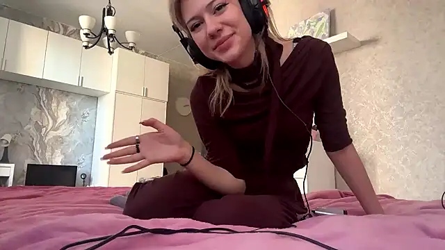 LadyFoxLove online show from March 1, 2026, 11:10 am