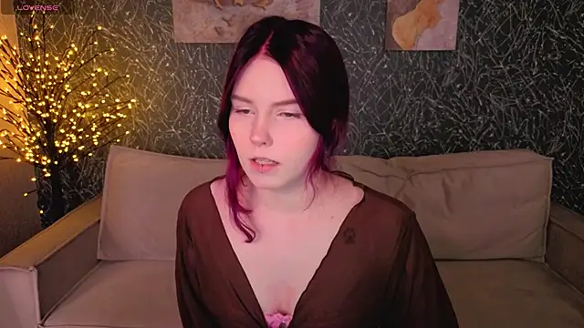 Julia Anis online show from April 7, 2026, 1:07 am