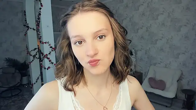 Snapshot of LianneBynon chatting on February 15, 2026, 8:02 am LianneBynon online show from February 15, 2026, 8:02 am