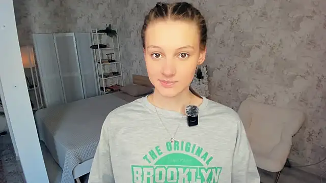 Snapshot of LianneBynon chatting on February 4, 2026, 8:09 am LianneBynon online show from February 4, 2026, 8:09 am