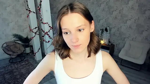 Snapshot of LianneBynon chatting on February 17, 2026, 8:33 am LianneBynon online show from February 17, 2026, 8:33 am