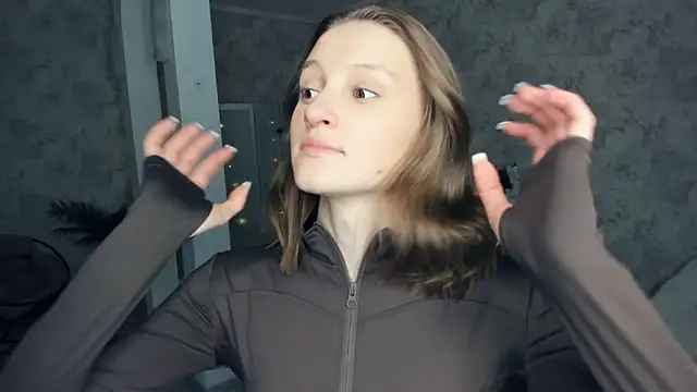 Snapshot of LianneBynon chatting on February 12, 2026, 2:06 pm LianneBynon online show from February 12, 2026, 2:06 pm