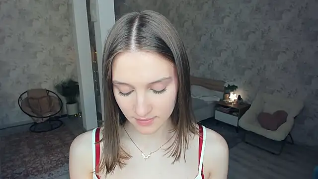 LianneBynon online show from May 14, 2026, 8:33 am