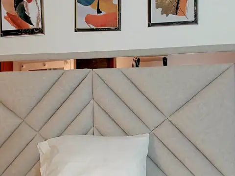 Snapshot of AmberQueen1 chatting on February 7, 2026, 12:13 pm AmberQueen1 online show from February 7, 2026, 12:13 pm