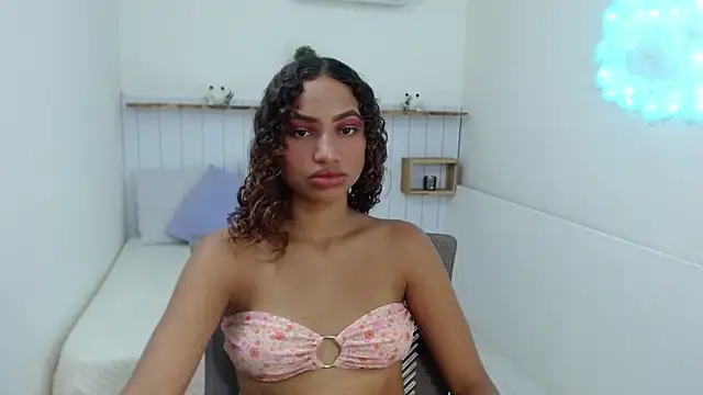 Mona Mistic online show from February 9, 2026, 8:29 pm