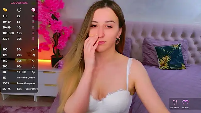 JasminUqueen online show from June 3, 2026, 1:17 am