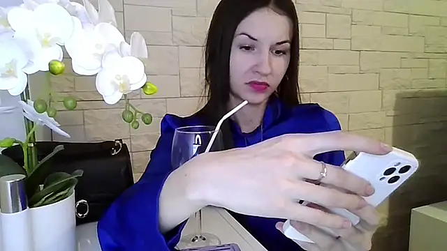 JuliaLovely online show from March 20, 2026, 7:26 pm