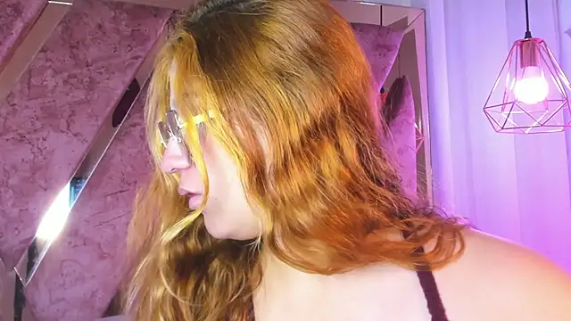 Snapshot of shantal_cooper_ chatting on February 7, 2026, 7:33 pm shantal cooper online show from February 7, 2026, 7:33 pm