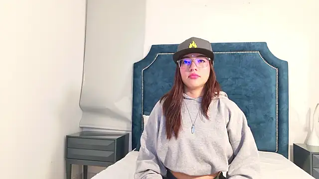 AntonellaBons online show from March 5, 2026, 11:32 pm