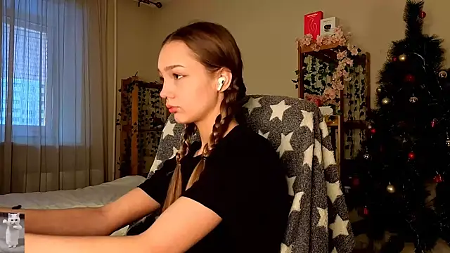 HoneyComfy online show from February 11, 2026, 11:10 am