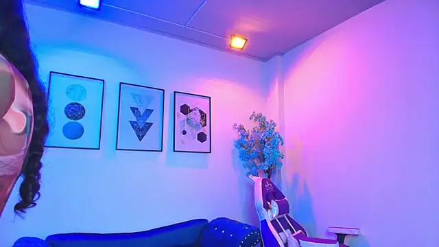 Maddie T18 online show from March 25, 2026, 11:42 am