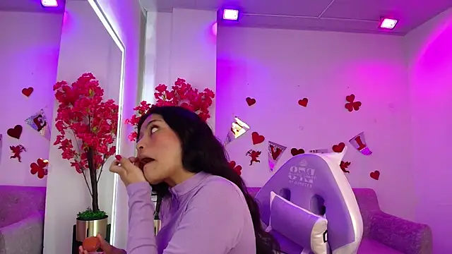 Maddie T18 online show from February 17, 2026, 11:18 am