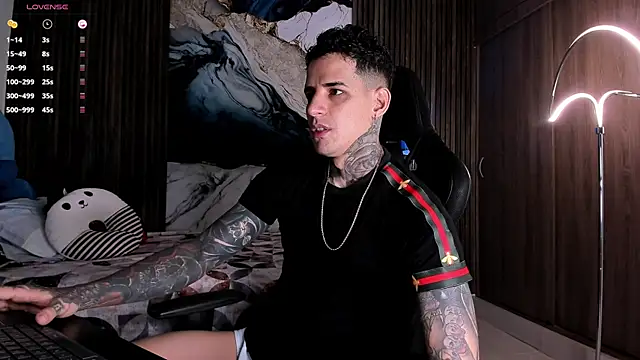 Snapshot of trisstann_ chatting on May 9, 2026, 4:32 pm trisstann online show from May 9, 2026, 4:32 pm