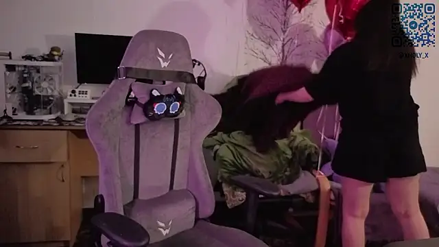 Snapshot of Holy_Kveta chatting on February 20, 2026, 2:52 am Holy Kveta online show from February 20, 2026, 2:52 am