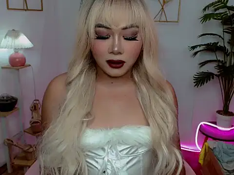 Snapshot of Serenity_Mooree chatting on March 27, 2026, 12:30 am Serenity Mooree online show from March 27, 2026, 12:30 am