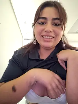 gissgirlll online show from February 6, 2026, 4:41 am