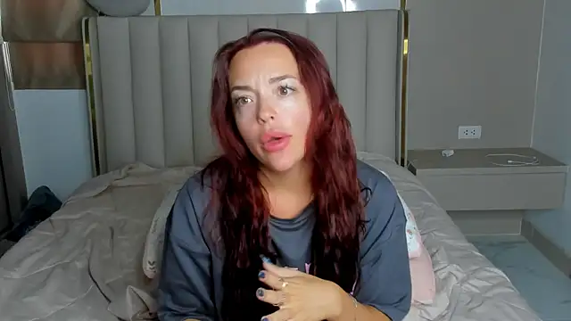 Snapshot of stellaa_quenn chatting on May 18, 2026, 12:11 am stellaa quenn online show from May 18, 2026, 12:11 am