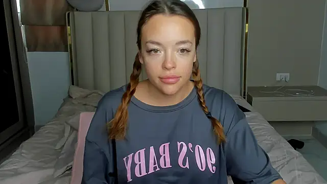 Snapshot of stellaa_quenn chatting on May 4, 2026, 12:14 am stellaa quenn online show from May 4, 2026, 12:14 am