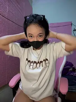 Snapshot of Leeeiuu chatting on February 22, 2026, 3:02 pm Leeeiuu online show from February 22, 2026, 3:02 pm