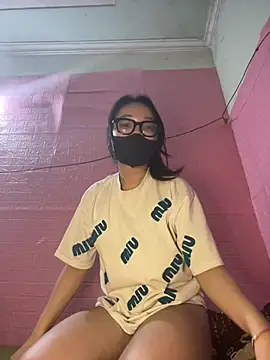 Snapshot of Leeeiuu chatting on March 1, 2026, 3:12 pm Leeeiuu online show from March 1, 2026, 3:12 pm