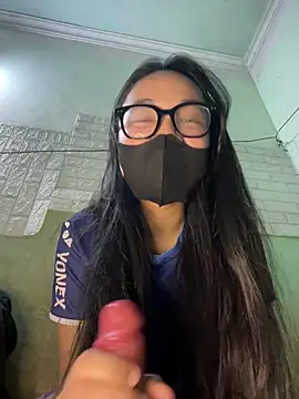 Snapshot of Leeeiuu chatting on February 2, 2026, 12:59 pm Leeeiuu online show from February 2, 2026, 12:59 pm